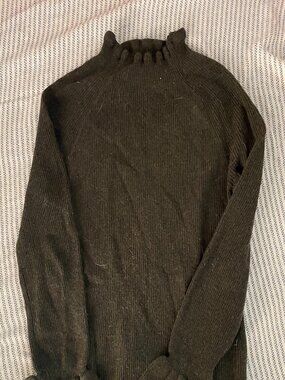 Banana Republic Merino Wool Cashmere Ruffle Cuff Sweater Olive Green